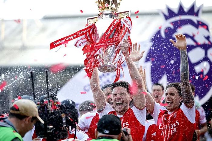 Arsenal có sự hưng phấn với chức vô địch Ngoại hạng Anh sau 22 năm chờ đợi.