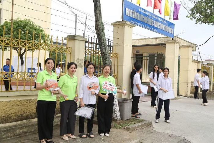 Thí sinh tại điểm thi Trung tâm GDNN-GDTX Quốc Oai.