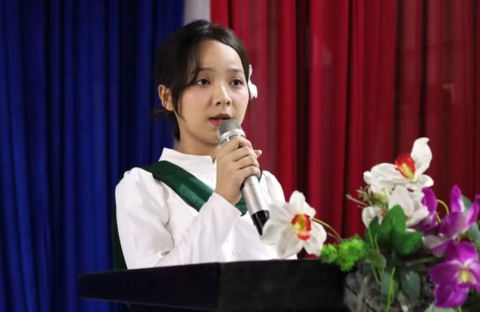Học sinh phát biểu cảm tưởng.