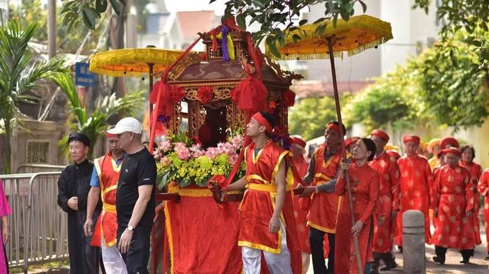Hằng năm, đình làng tổ chức 2 lễ hội chính vào mùng 6/3 và mùng 2/6, âm lịch.