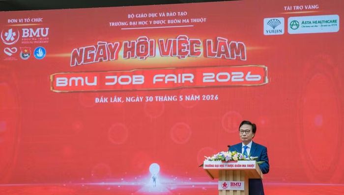 TS.BS Lưu Viết Tĩnh, Phó Hiệu trưởng BMU phát biểu. (Ảnh: TT)