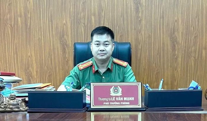 Thượng tá Lê Văn Mạnh - Phó Trưởng phòng PA03, Công an tỉnh Đắk Lắk trao đổi với Báo Giáo dục và Thời đại. (Ảnh: TT)