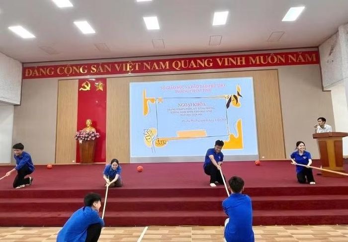 Trường Phổ thông Dân tộc Nội trú tỉnh Phú Thọ tổ chức ngoại khóa trang bị kiến thức, kỹ năng phòng chống đuối nước cho học sinh.