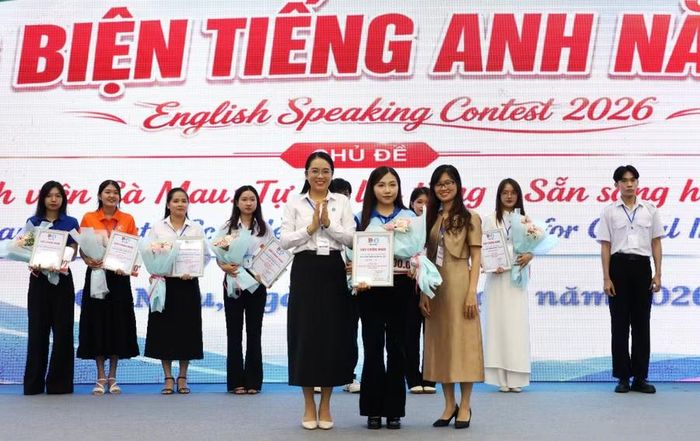 Thí sinh Hồ Triệu Linh Như, sinh viên Trường Đại học Bạc Liêu đạt giải Nhì cuộc thi.