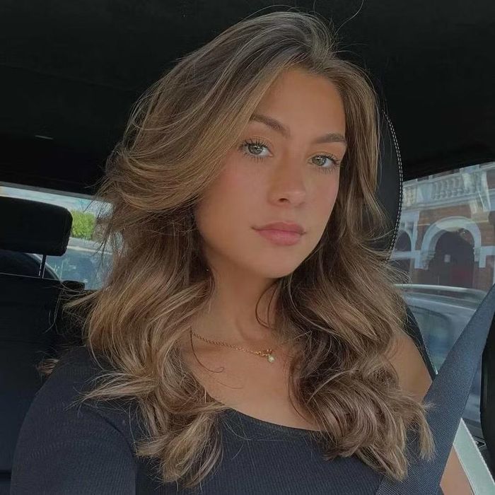 Sophia Weber thường chia sẻ những khoảnh khắc đời thường, du lịch và cuộc sống gia đình trên mạng xã hội. Cô kết hôn với Havertz vào năm 2024.