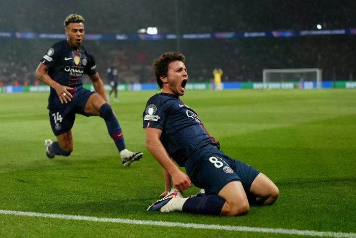 João Neves ăn mừng bàn thắng cho PSG trận bán kết lượt đi Champions League gặp Bayern Munich tại Paris, ngày 28/4/2026. Ảnh: AP.