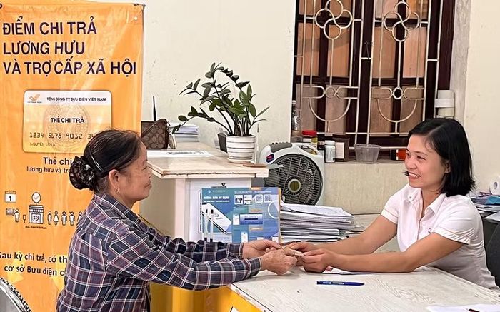 Nhiều khoản trợ cấp sẽ tăng theo mức tăng lương cơ sở. Ảnh: BHXH