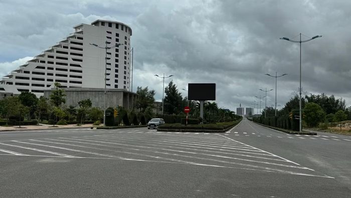 Khách sạn 5 sao Pullman nằm trên khu đất "kim cương" của phường Đồng Hới chậm tiến độ gần chục năm nay.