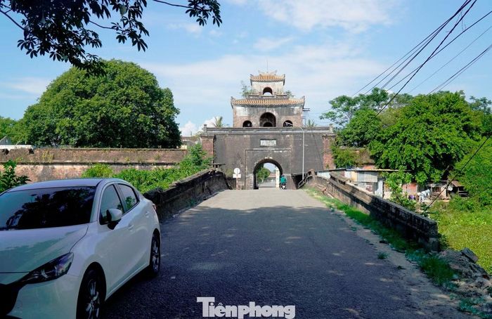 Theo Trung tâm Quản lý và Khai thác hạ tầng TP. Huế, phương án tổ chức giao thông mới tại khu vực cửa Kẻ Trài và cửa Đông Ba được áp dụng nhằm giảm tải cho các tuyến nội đô, đồng thời kết nối lại những trục giao thông từng bị chia cắt nhiều năm qua.