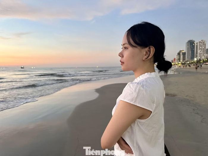  Không khí dễ chịu, bình yên lúc mặt trời mọc giúp người trẻ giải tỏa áp lực và sạc lại năng lượng để bắt đầu ngày mới. Ảnh: Khánh Đoan 