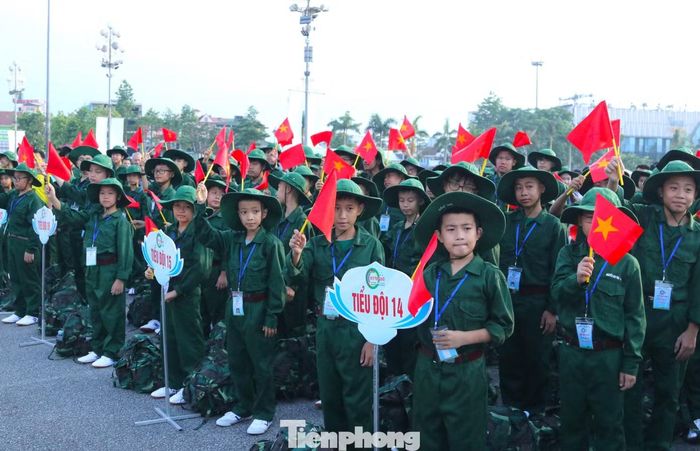 Trải qua chặng đường dài không ngừng đổi mới và sáng tạo, chương trình “Học kỳ trong Quân đội” tỉnh Nghệ An đã khẳng định được uy tín và giá trị nhân văn sâu sắc, trở thành mô hình giáo dục kỹ năng sống, giáo dục lòng yêu nước được xã hội và các bậc phụ huynh ghi nhận, đánh giá cao.