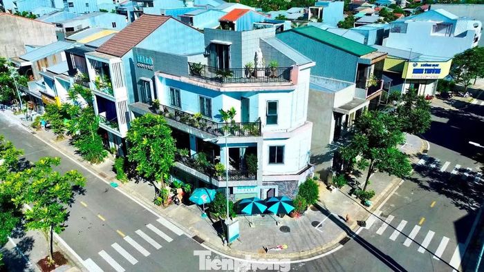  Cùng với giải phóng mặt bằng, hàng loạt khu tái định cư tại Bắc Hương Sơ (nay thuộc phường Hương An) được đầu tư xây dựng nhằm bố trí nơi ở mới cho người dân. Đến nay, gần 3.000 lô đất tái định cư đã được sắp xếp dành cho các hộ dân bị ảnh hưởng, gồm bố trí hộ chính và hộ phụ. 