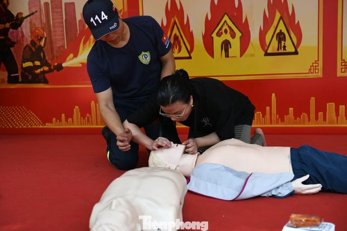 Nhiều bạn trẻ cho biết các tình huống giả lập giúp họ hiểu rõ hơn về những nguy cơ mất an toàn thông tin đang hiện hữu trong đời sống số hằng ngày.