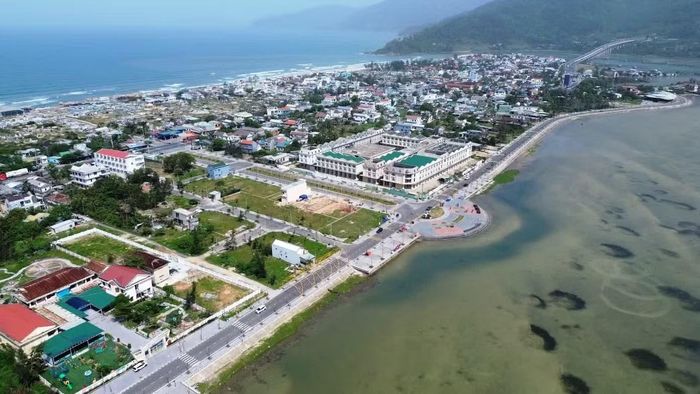 Đô thị Chân Mây - Lăng Cô (phía nam thành phố) là một trong 3 cực tăng trưởng mới của Huế.