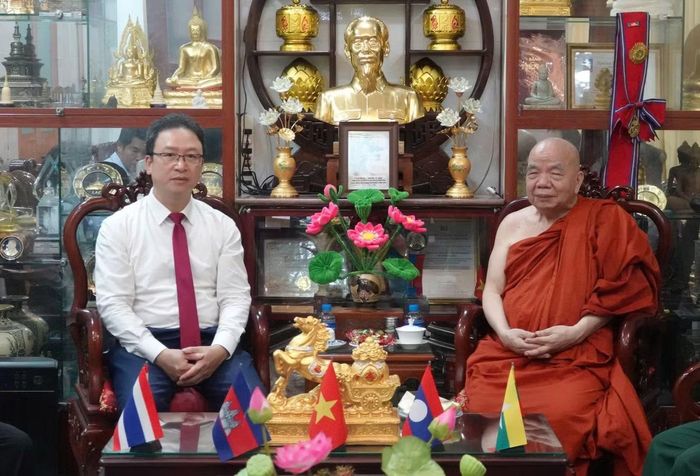 Đoàn công tác đến thăm Hòa thượng Thích Thiện Tâm - Phó Chủ tịch Hội đồng Trị sự GHPG Việt Nam. Ảnh: Vũ Phượng