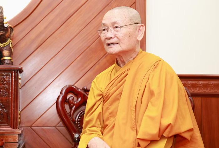 Hòa thượng Viên Minh phát biểu đáp từ.