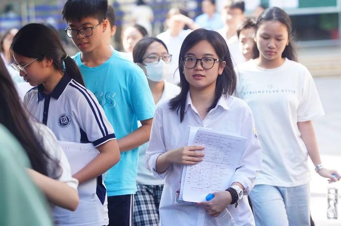 Nhiều thí sinh tự tin đạt điểm cao sau khi hoàn thành môn thi thứ 2 vào chiều nay.