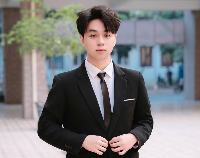 Đặng Hoàng Lâm được tuyển thẳng vào Trường Đại học Y Hà Nội. Ảnh: NVCC