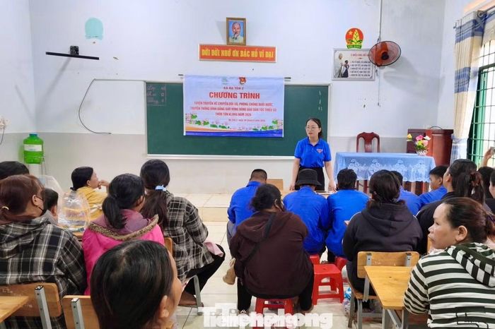 Trong khuôn khổ, đoàn xã còn tổ chức tuyên truyền kỹ năng phòng chống đuối nước, tai nạn thương tích.