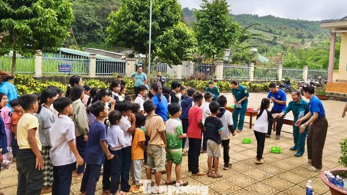 Chị Chu Thị Chinh - Phó Chủ tịch Ủy ban MTTQ Việt Nam xã, Bí thư Đoàn xã Đạ Tẻh 2 cho biết: Các hoạt động được tổ chức nhằm tạo sân chơi bổ ích, an toàn cho thiếu nhi trong dịp hè; hỗ trợ người dân vùng sâu tiếp cận các nền tảng số, góp phần thúc đẩy chuyển đổi số ở địa phương.