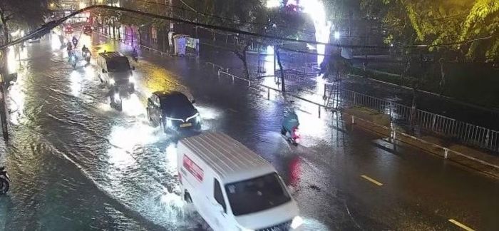Không chỉ khu vực phía Tây, nhiều tuyến đường ở khu vực quận Gò Vấp (cũ) như Nguyễn Văn Khối, Phạm Văn Chiêu và đường Nguyễn Duy Trinh (TP Thủ Đức cũ) cũng bị ngập, khiến việc đi lại của người dân gặp nhiều khó khăn. Ảnh: UDI Maps