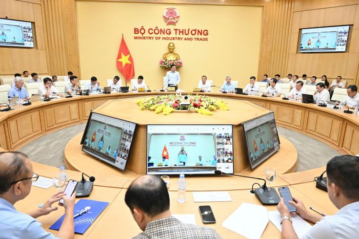 Bộ trưởng Bộ Công Thương Lê Mạnh Hùng làm việc với các tập đoàn, tổng công ty về việc đảm bảo cung ứng điện trong cao điểm mùa khô 2026.