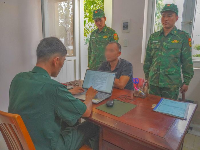 Đối tượng làm việc với Biên phòng Tây Ninh.