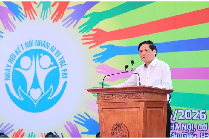 TS. Trần Doãn Tiến - Tổng Biên tập Tạp chí Sức khỏe Trẻ em, Trưởng Ban Tổ chức Ngày hội phát biểu tại Lễ khai mạc.