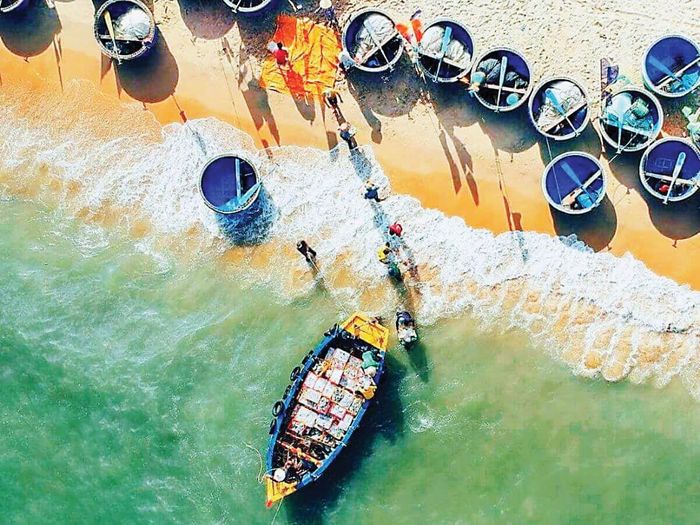 Làng chài Phước Hải nhìn từ trên cao
