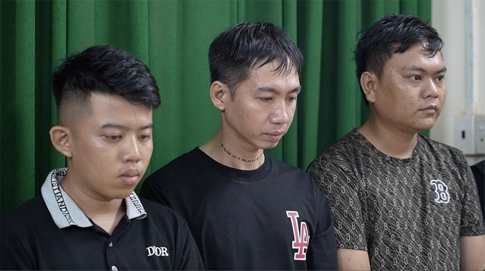 Đối tượng cầm đầu Phan Tấn Đạt (ở giữa). Ảnh: CACC