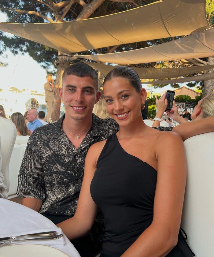 Sophia Weber xuất hiện trong cuộc đời của Kai Havertz từ những ngày đầu tiên, cả hai lớn lên cùng nhau ở một thị trấn tại Đức và bắt đầu hẹn hò năm 2018