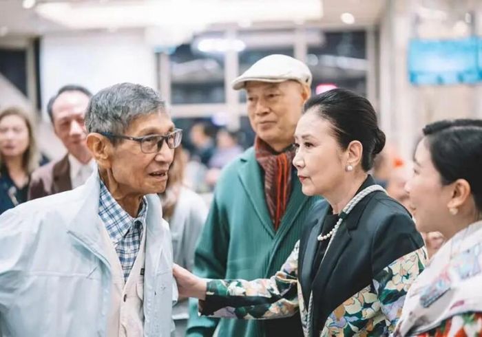 Vợ chồng La Gia Anh - Uông Minh Thuyên từng đến thăm "thầy" Lưu Tuân. 
