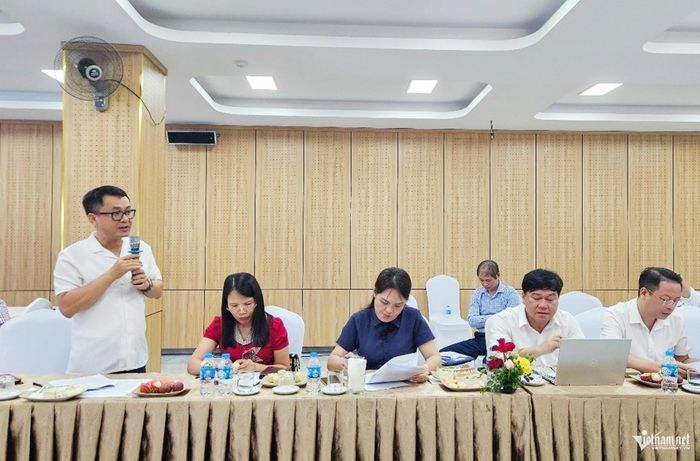 Ông Hà Việt Quân - Chánh Văn phòng Quốc gia về dân tộc và miền núi (Bộ Dân tộc và Tôn giáo) điều hành hội thảo tham vấn.
