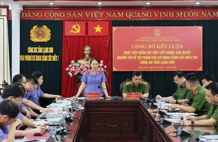 Đồng chí Nguyễn Thúy Liễu, Phó Viện trưởng, Trưởng đoàn phát biểu tại buổi Kết luận.
