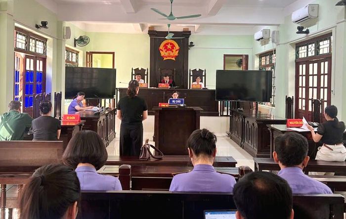  Quang cảnh phiên tòa.
