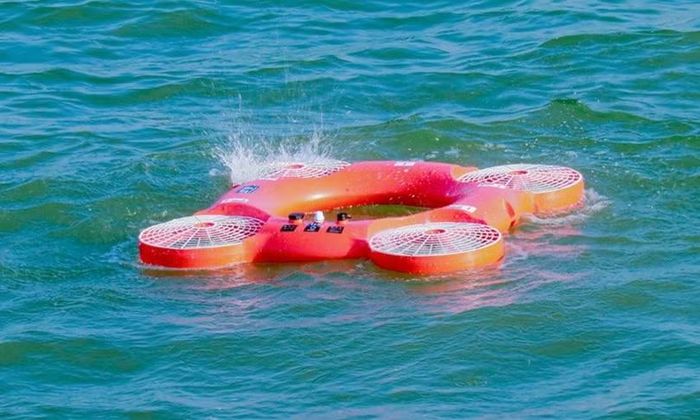 Máy bay không người lái hoạt động trong môi trường nước.