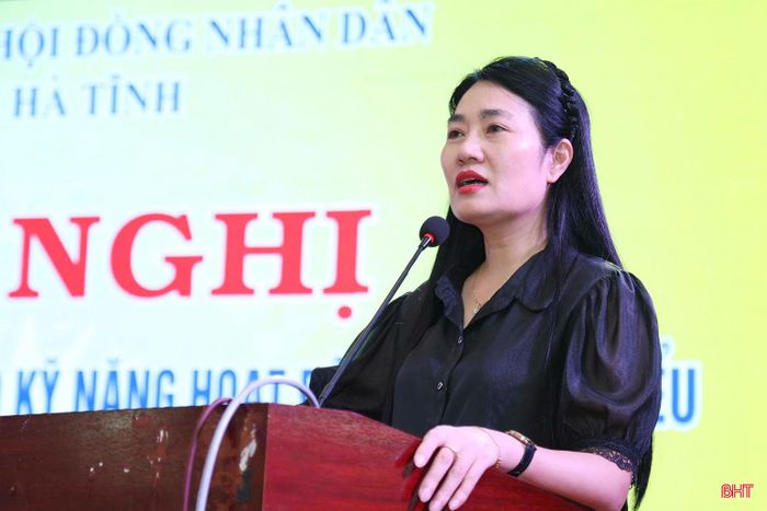 ...và phát biểu khai mạc hội nghị.