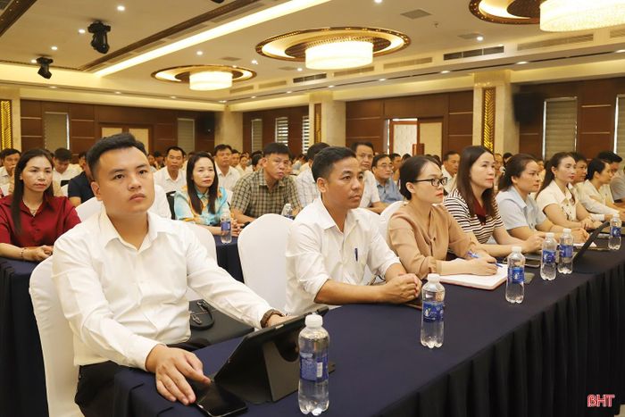 Các đại biểu dự hội nghị tại Khách sạn Đại Bàng...