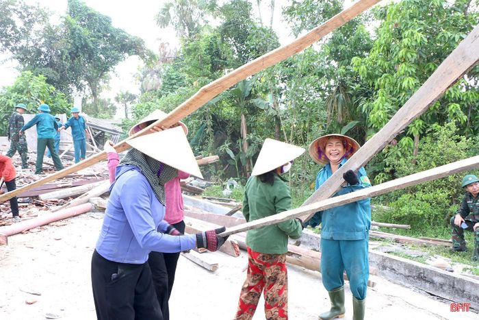 Cán bộ chiến sĩ, lực lượng dân quân tự vệ, bà con nhân dân...