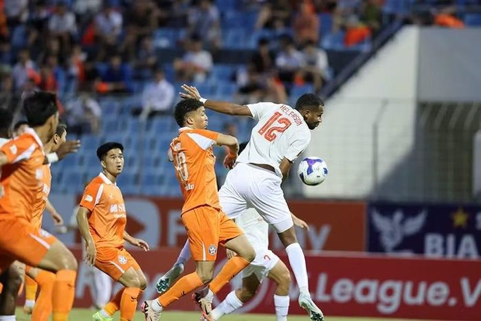  Bàn thắng duy nhất của Helerson đã mang về chiến thắng tối thiểu cho Hồng Lĩnh Hà Tĩnh ở trận lượt đi trước SHB Đà Nẵng. Ảnh: VPF. 
