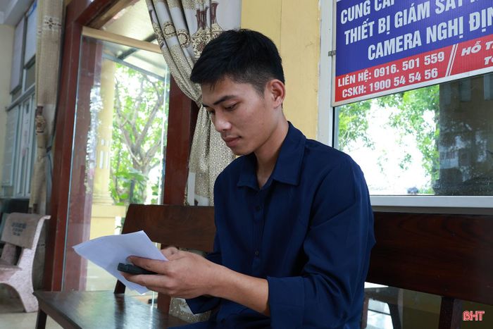 Anh Hồ Phúc Tiến, xã Can Lộc tích hợp dữ liệu về phương tiện lên VNeID để thuận lợi trong thực hiện các thủ tục hành chính.