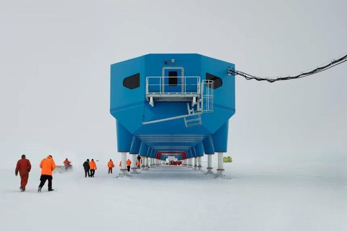 Trạm nghiên cứu Nam Cực Anh Halley VI có thể được di dời hoàn toàn nếu các vết nứt xuất hiện trên thềm băng. Ảnh: James Morris