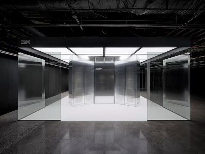 Hệ thống máy tính lượng tử của IBM. Ảnh: Reuters.