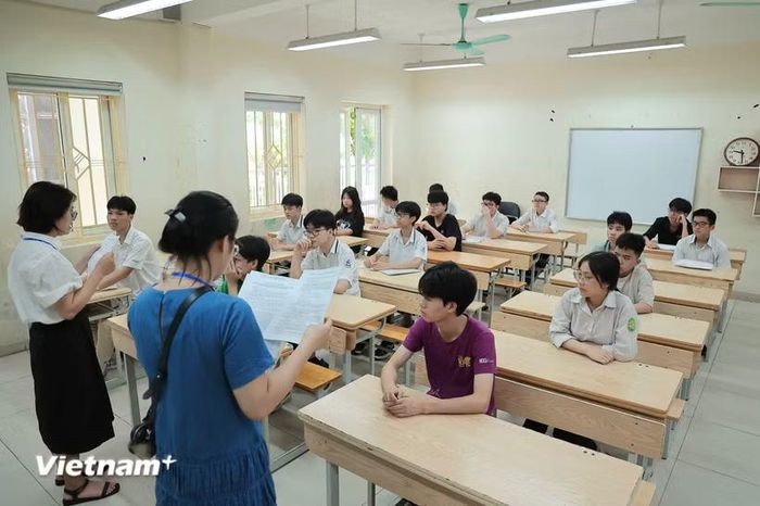 Thí sinh làm thủ tục dự thi sáng nay. (Ảnh: Hoài Nam/Vietnam+)
