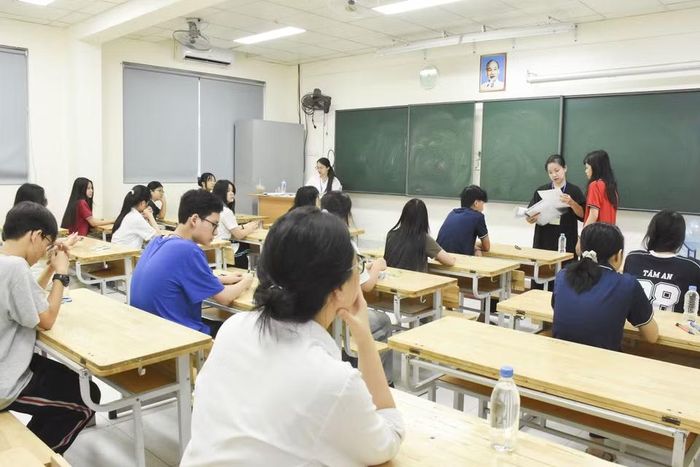 Công tác tổ chức kỳ thi được các điểm thi chuẩn bị nghiêm túc, chu đáo, tạo thuận lợi tối đa cho thí sinh. (Ảnh: Nguyễn Cúc/TTXVN)