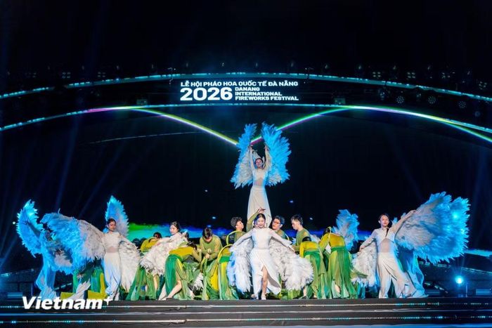 Tổng duyệt sân khấu DIFF 2026 chuẩn bị cho đêm khai mạc. (Ảnh: PV/Vietnam+)