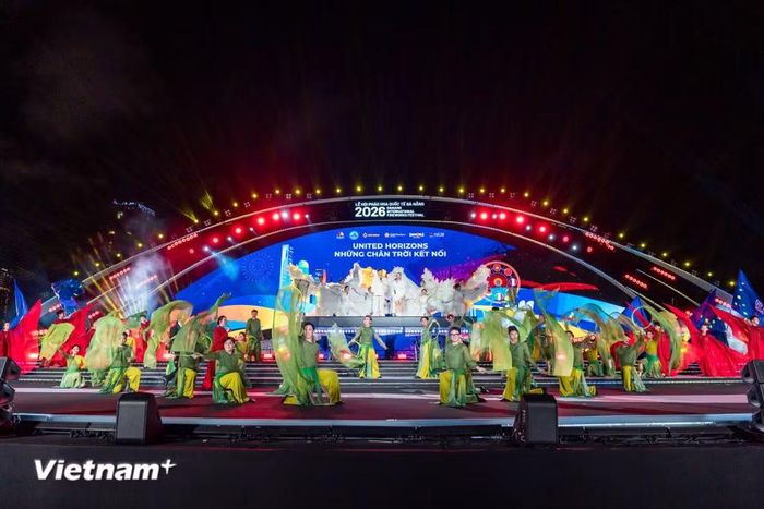 Tổng duyệt sân khấu DIFF 2026 chuẩn bị cho đêm khai mạc. (Ảnh: PV/Vietnam+)