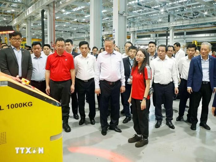 Tổng Bí thư, Chủ tịch nước Tô Lâm thăm Trung tâm Thử nghiệm Đường sắt Singapore. (Ảnh: Thống Nhất/TTXVN)