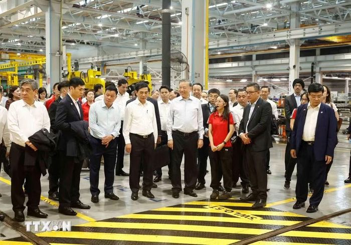 Tổng Bí thư, Chủ tịch nước Tô Lâm thăm Trung tâm Thử nghiệm Đường sắt Singapore. (Ảnh: Thống Nhất/TTXVN)