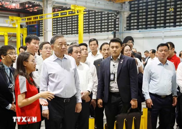 Tổng Bí thư, Chủ tịch nước Tô Lâm thăm Trung tâm Thử nghiệm Đường sắt Singapore. (Ảnh: Thống Nhất/TTXVN)